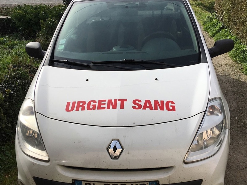 Coursiers en voiture compact mais rapide 