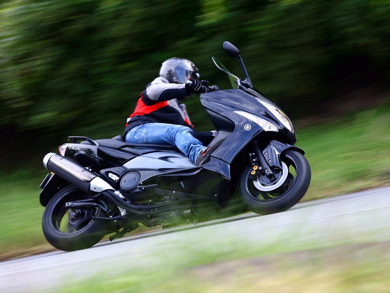  Coursiers  à moto rapide et agile 